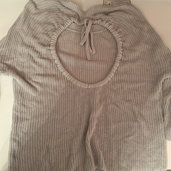 Express Sweater - Picture 2 of 3